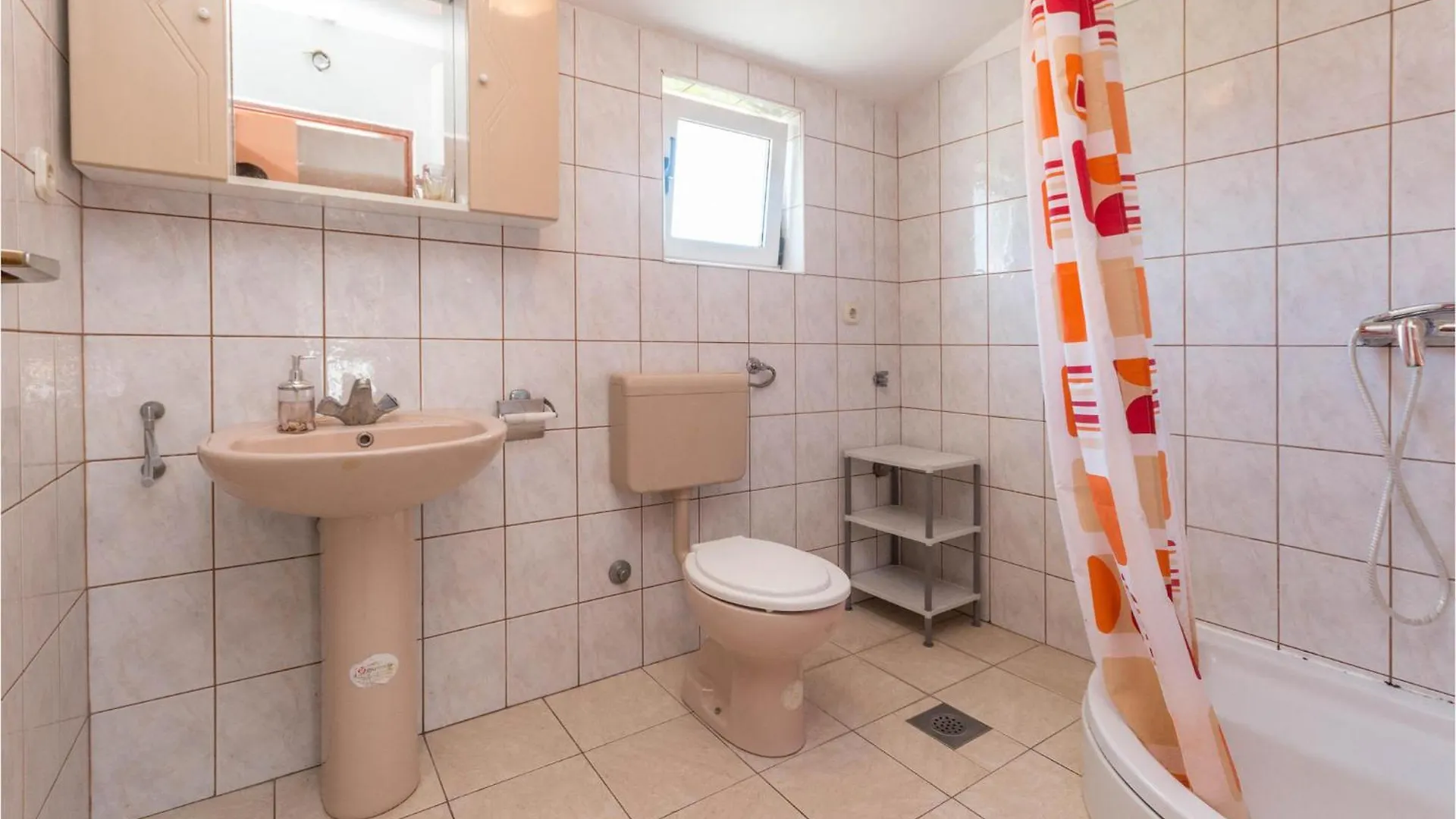 2 Bedroom Nice Apartment In Turanj