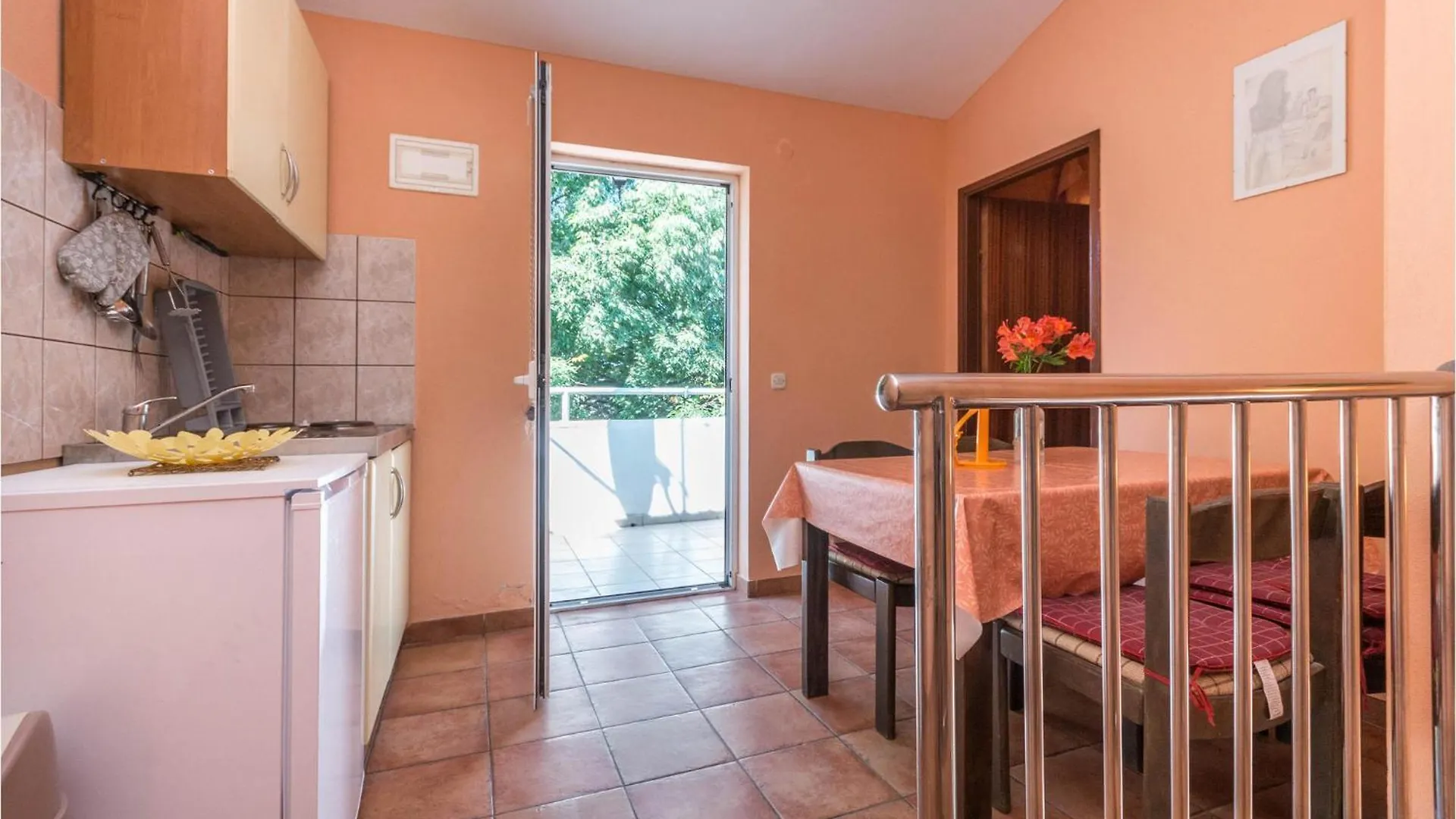 2 Bedroom Nice Apartment In Turanj