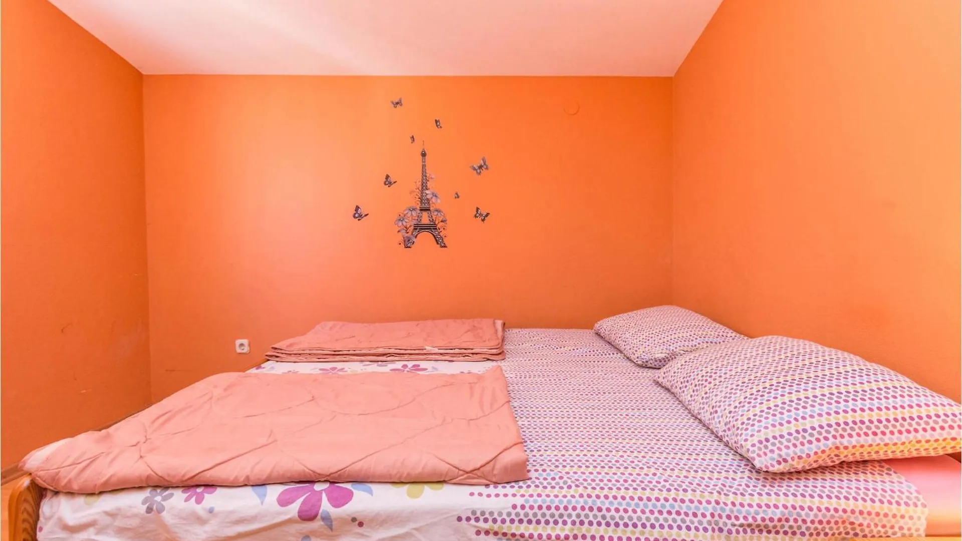 2 Bedroom Nice Apartment In Turanj
